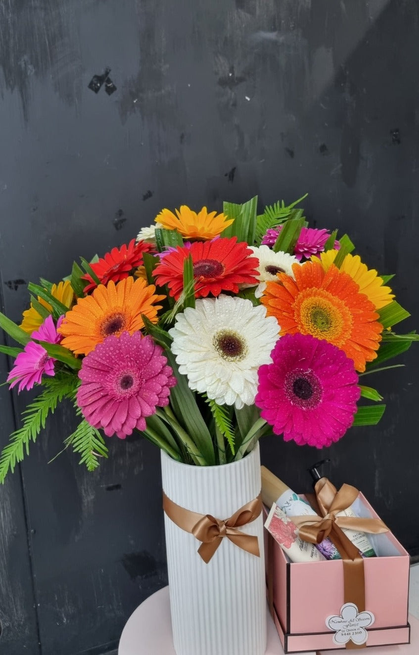 Gerbera Bunch In Vase With Pamper Products