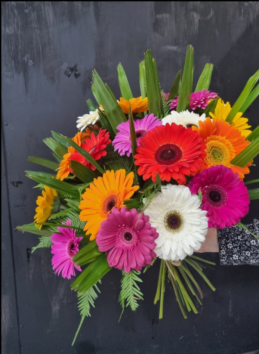 Gerbera Bunch In Vase With Pamper Products